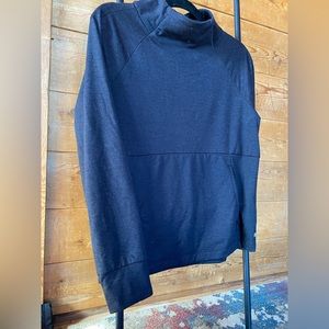 Size m active wear fleece on the inside
